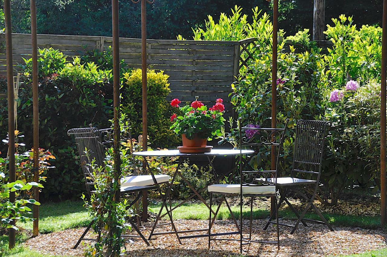 Au Jardin De Lisa Bed & Breakfast Cherreau Dış mekan fotoğraf