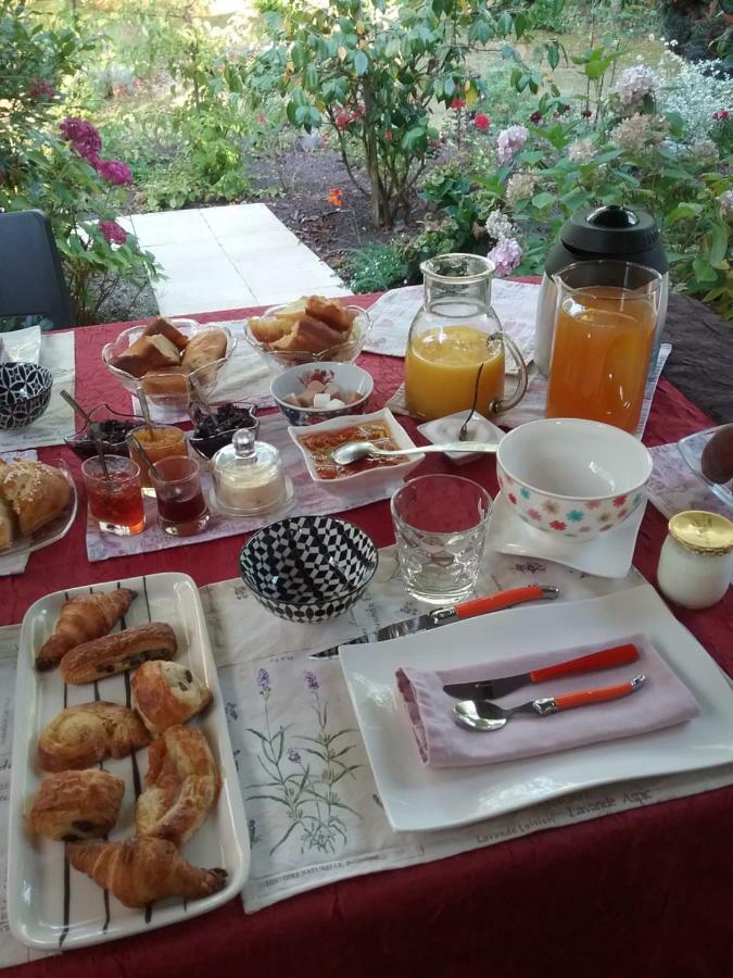 Au Jardin De Lisa Bed & Breakfast Cherreau Dış mekan fotoğraf