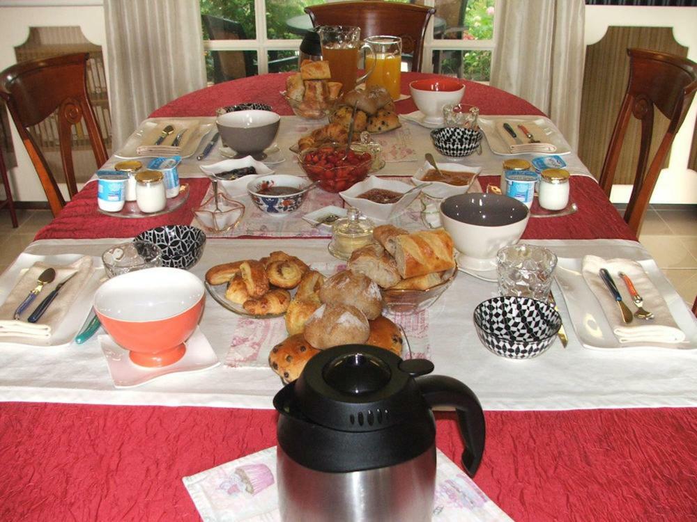 Au Jardin De Lisa Bed & Breakfast Cherreau Dış mekan fotoğraf
